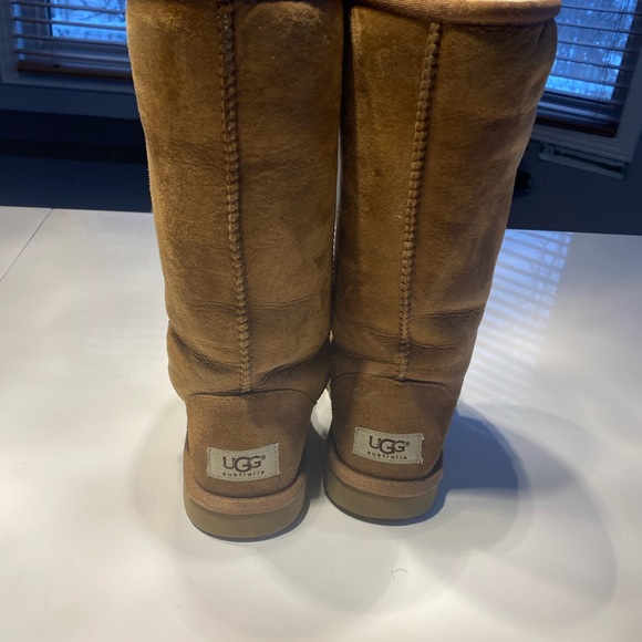UGG Classic Brown Ankle Boots - Picture 7 of 14